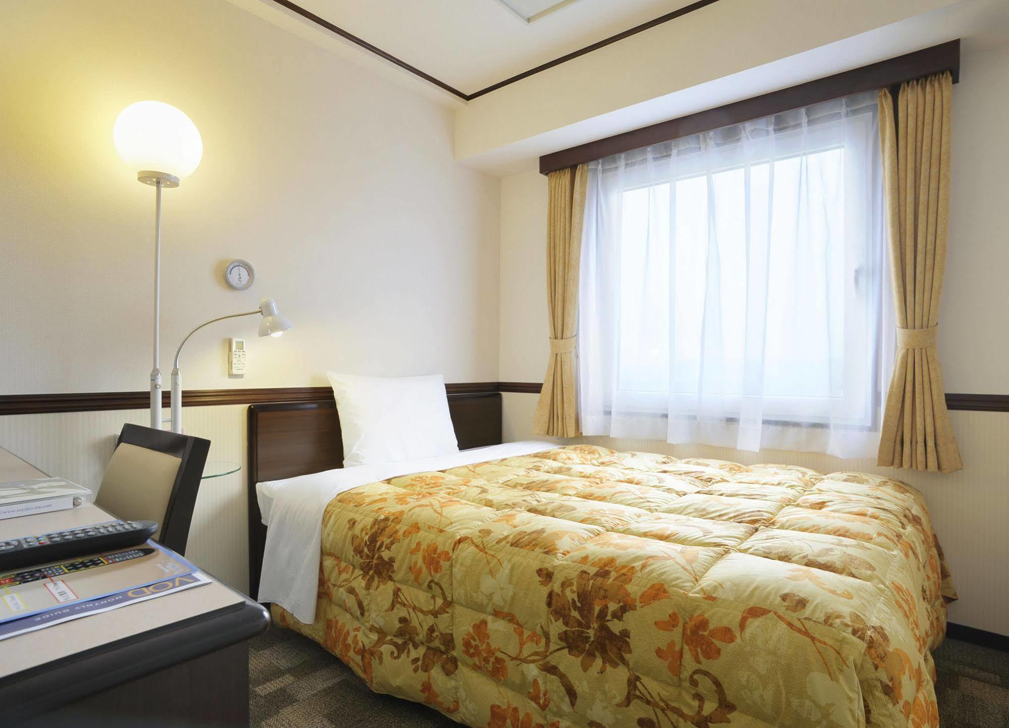 Toyoko Inn Osaka Semba Higashi Экстерьер фото